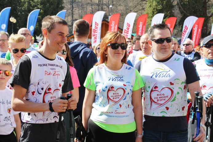 Wiślańska sztafeta na czele z burmistrzem miasta i Piotrem Żyłą